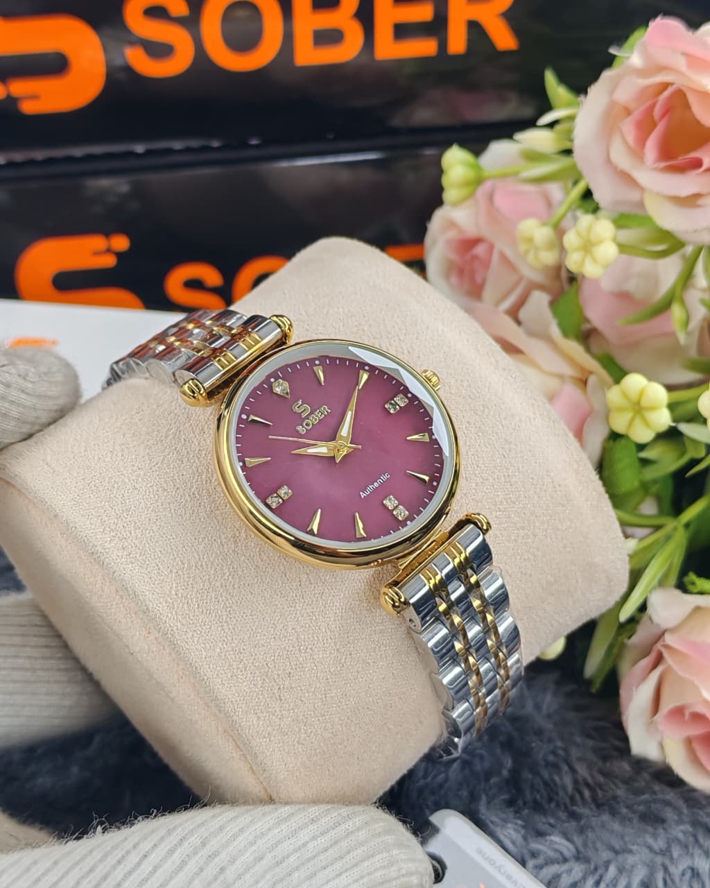 Sober Ladies Circular Watch with Pink Dial and Gold Case