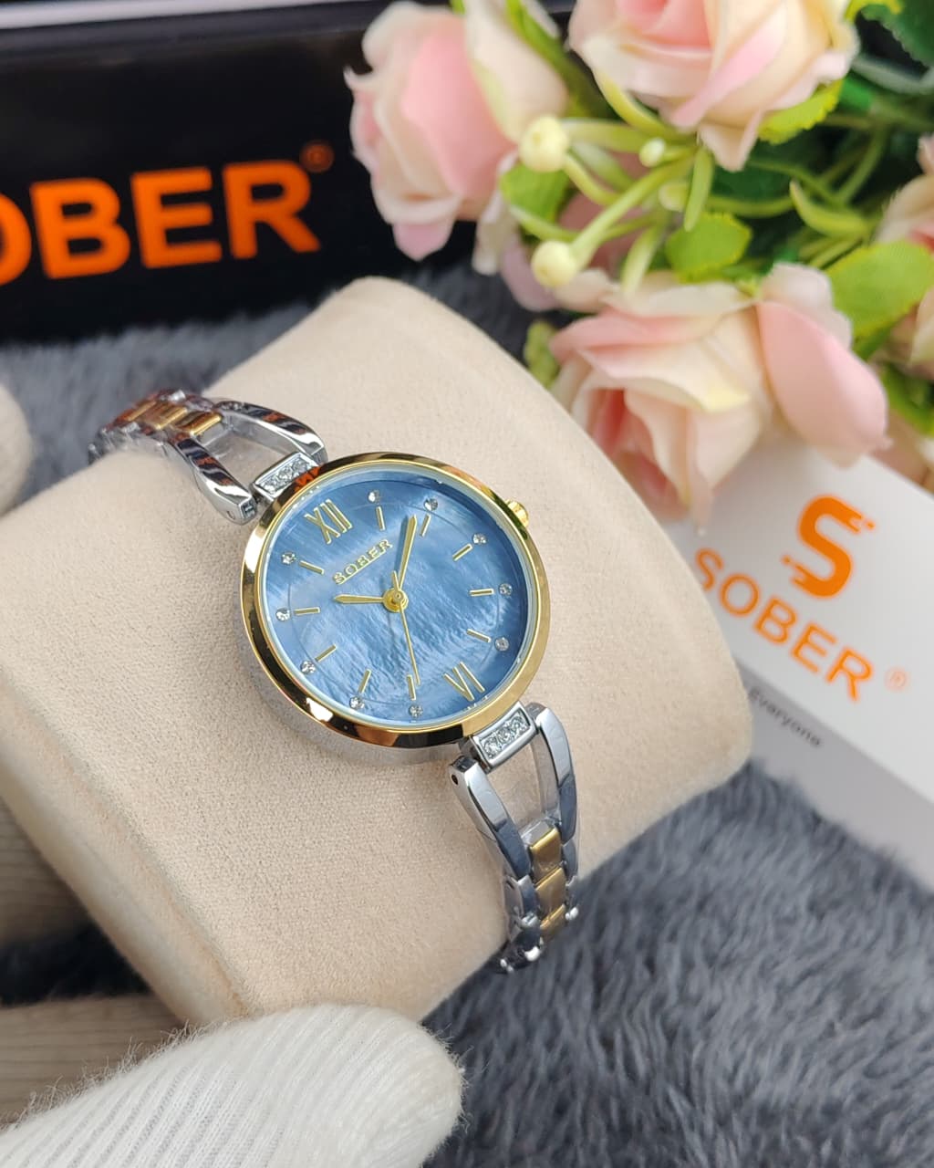 Sober Ladies Circular Watch with Premium Golden Blue Watch